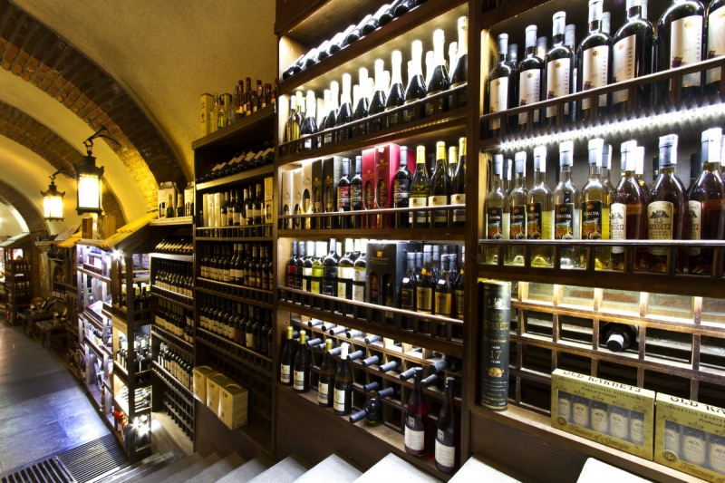 vente-TENDE-min_world_street_travel_shop_canon_georgia_wine_bottles-429767